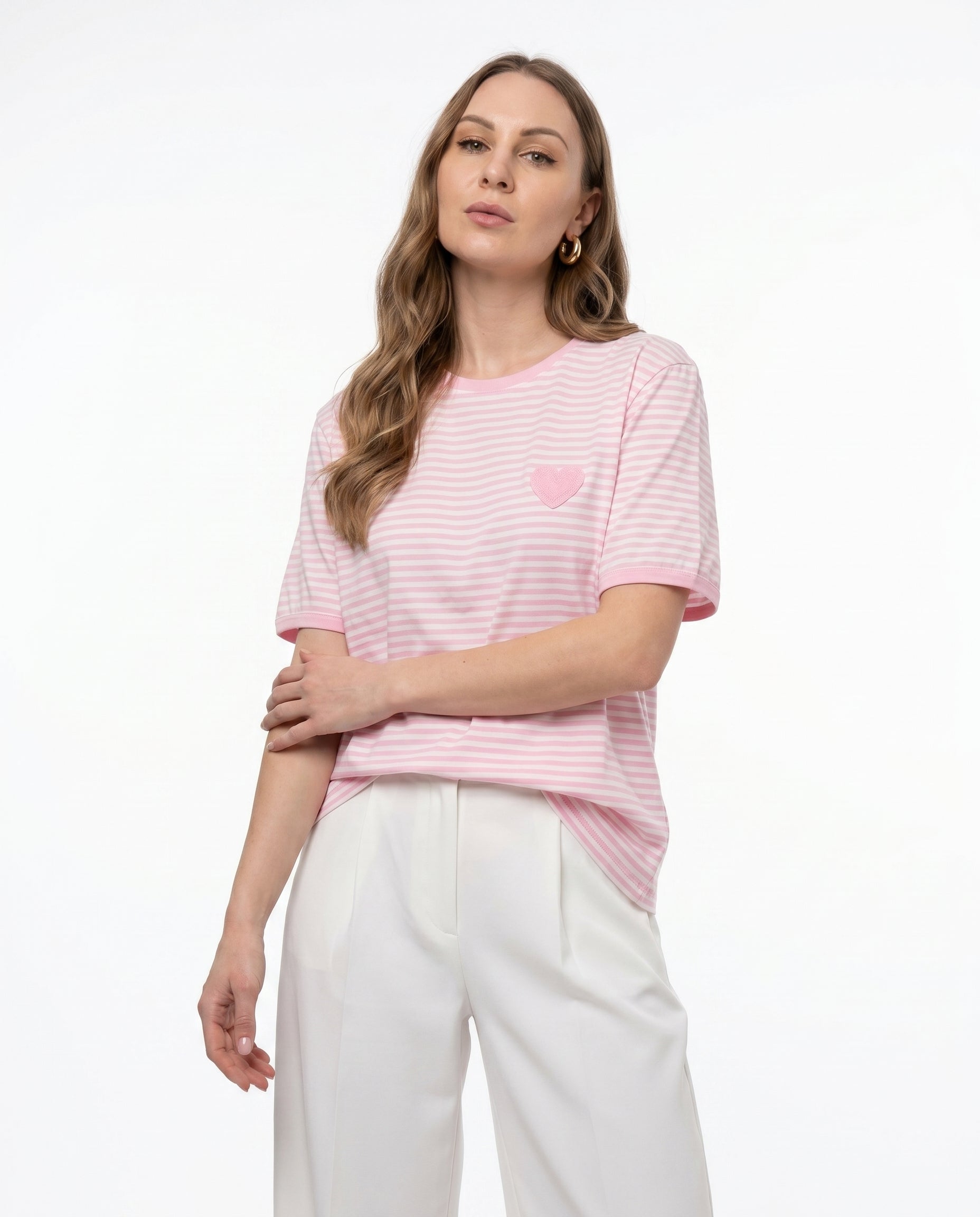 T-shirt a righe con cuore ricamato