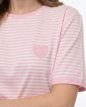 T-shirt a righe con cuore ricamato