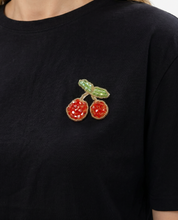 T-shirt basic con patch frutta gioiello