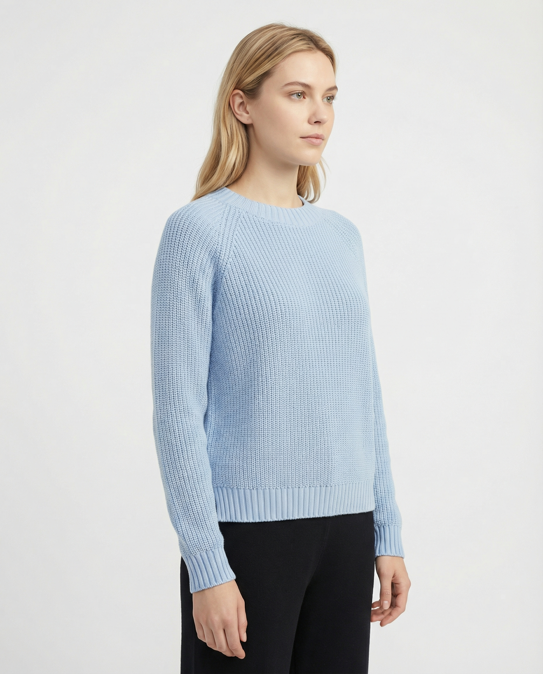 Maglione girocollo azzurro con spacchetti