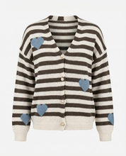 Cardigan a righe con cuori jacquard e bottoni perla – Panna/Marrone